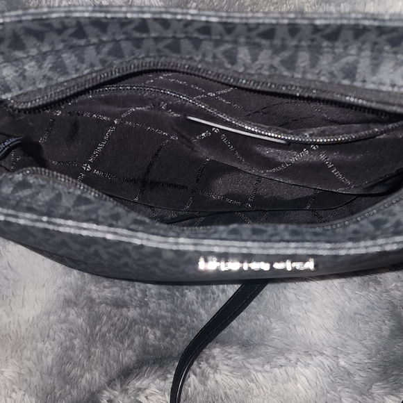 Michael Kors Crossbody - Picture 4 of 4